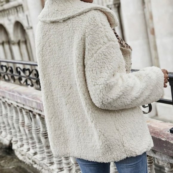 π₯πHPππ₯Super Sharp Beige Lapel Leopard Coat - Picture 2 of 2